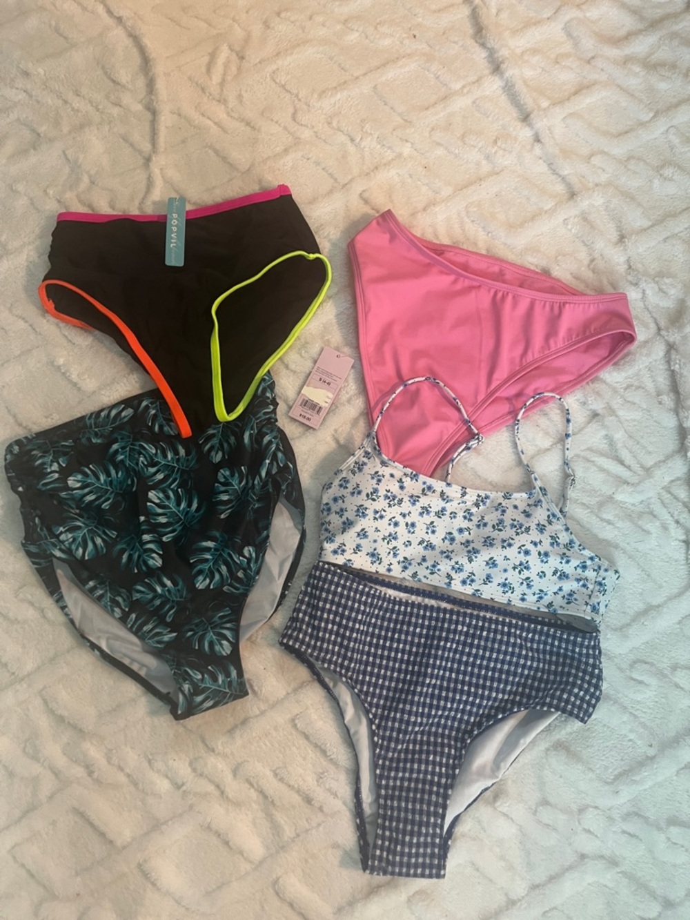 💁‍♀️4 swimsuit bottoms and 1 top NWT AND NWOT
